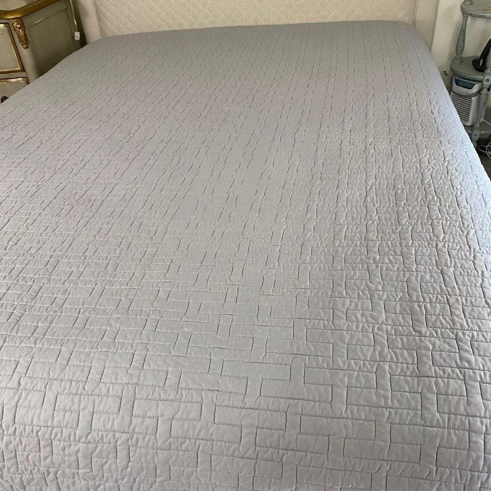 Perry Ellis Portfolio modern comforter gray lightweight Queen